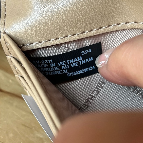 Michael Kors Wallet🎈🎈 - Picture 7 of 8